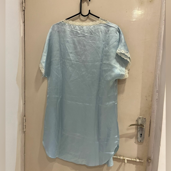 Blue satin night dress - Picture 3 of 5